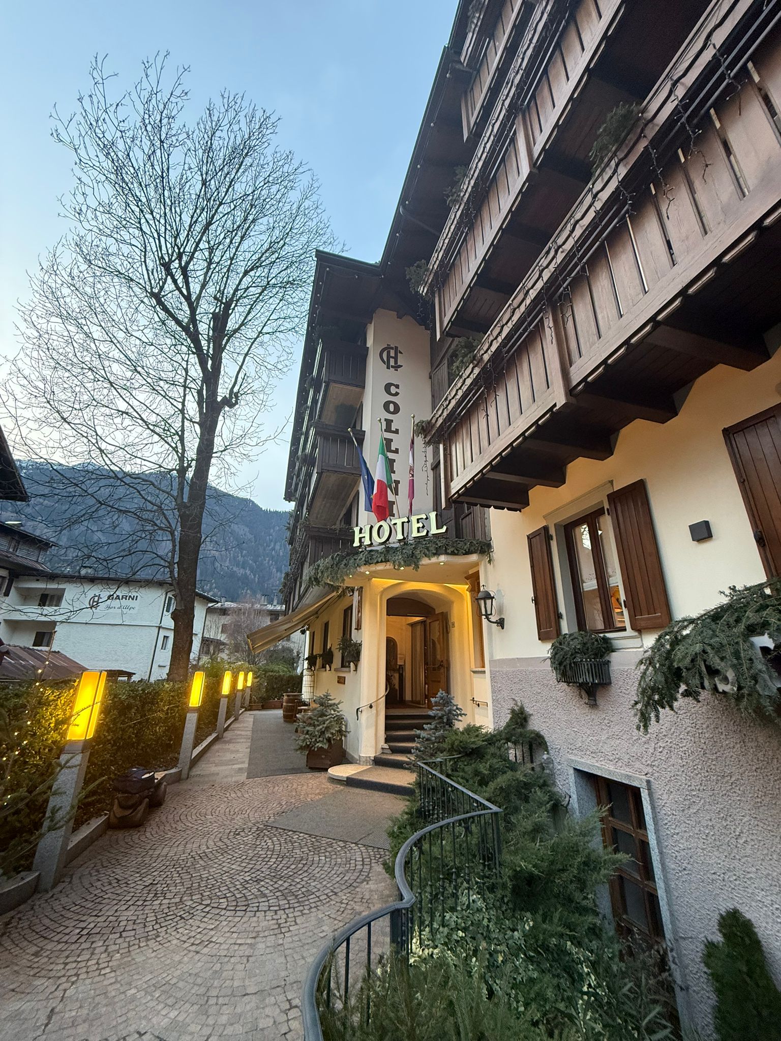 PHOTO 2025 12 10 18 04 38